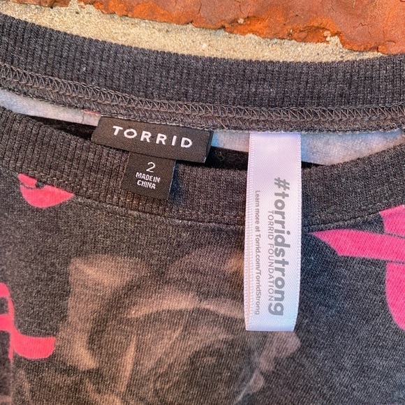 Torrid Strong 2 Pink Ribbon Gray Soft Fleece Crew Neck Sweatshirt Survivor - Picture 4 of 8